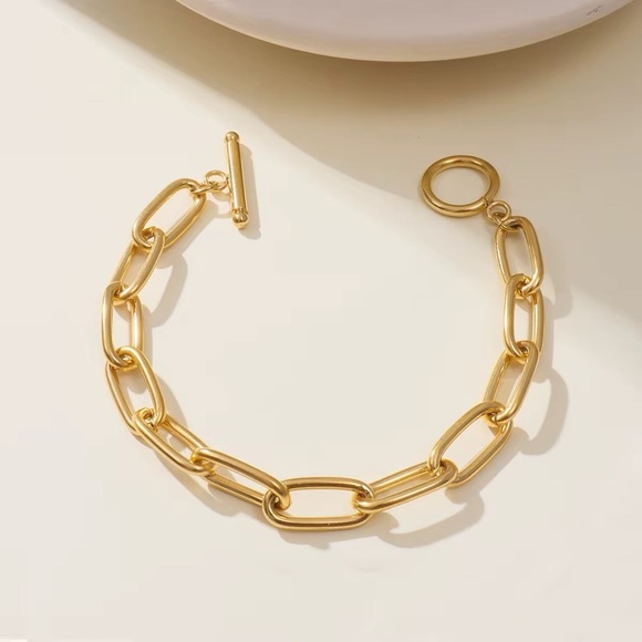 Elegant Gold Chain Bracelet - Picture 4 of 6